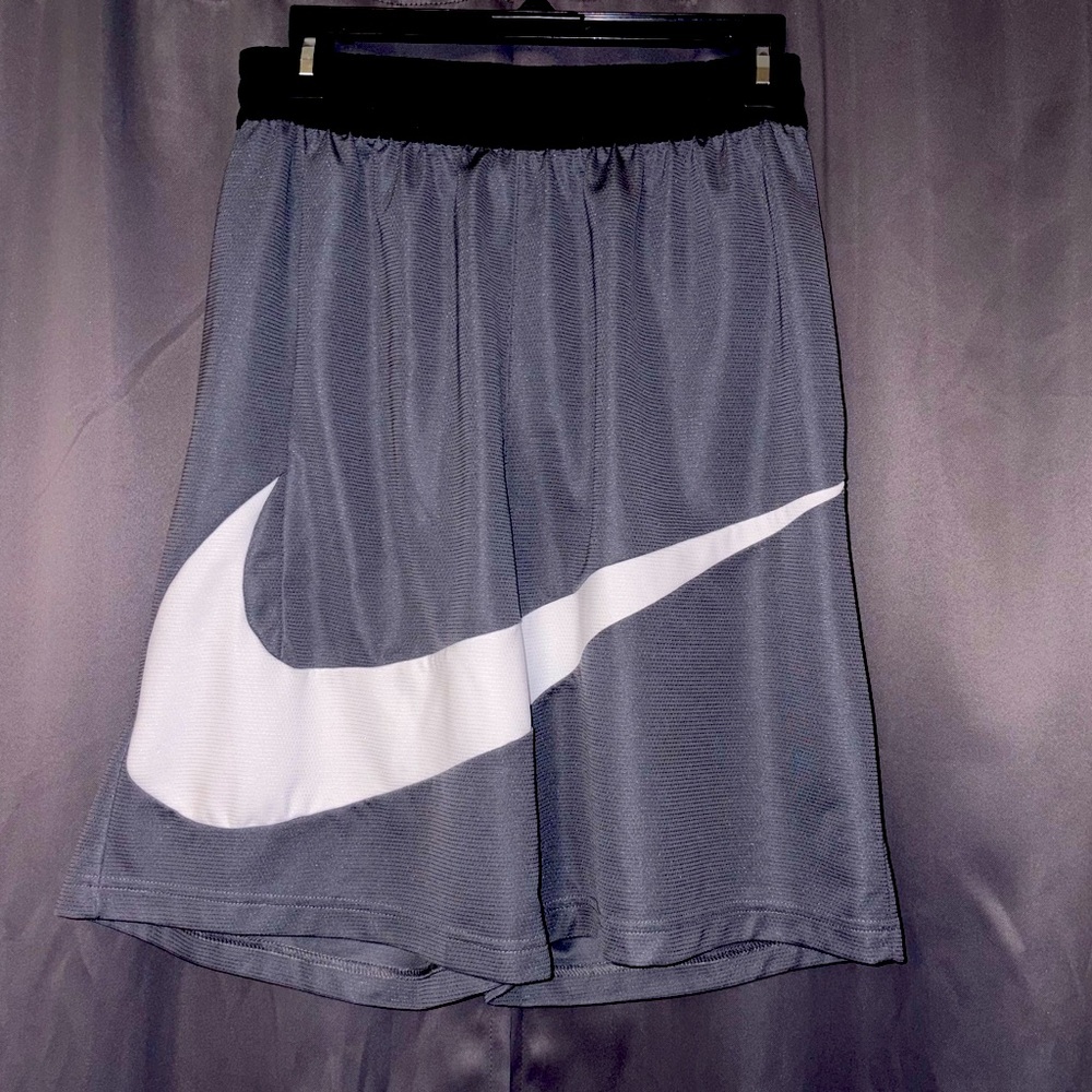 NWOT Nike Men's Athletic Shorts in Gray and White